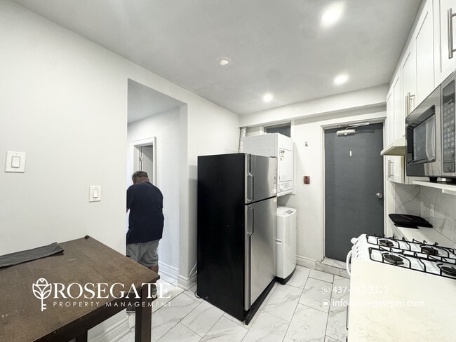 Building Photo - 2-Bedroom Apartment in Toronto with All Utilities Included & Ensuite Laundry