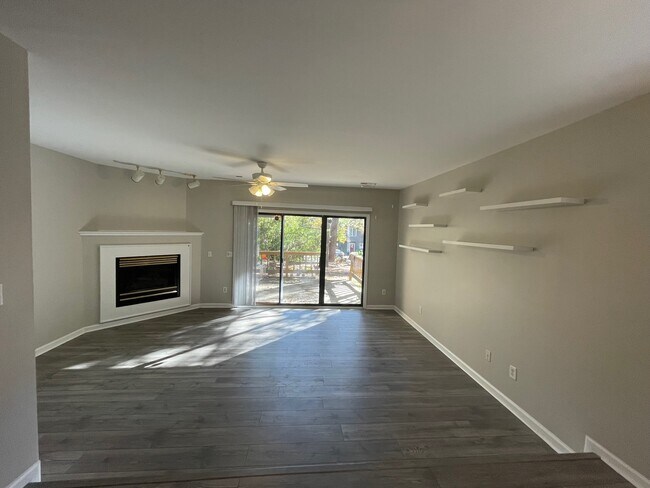Sala de estar - 4215 Sunshadow Ln