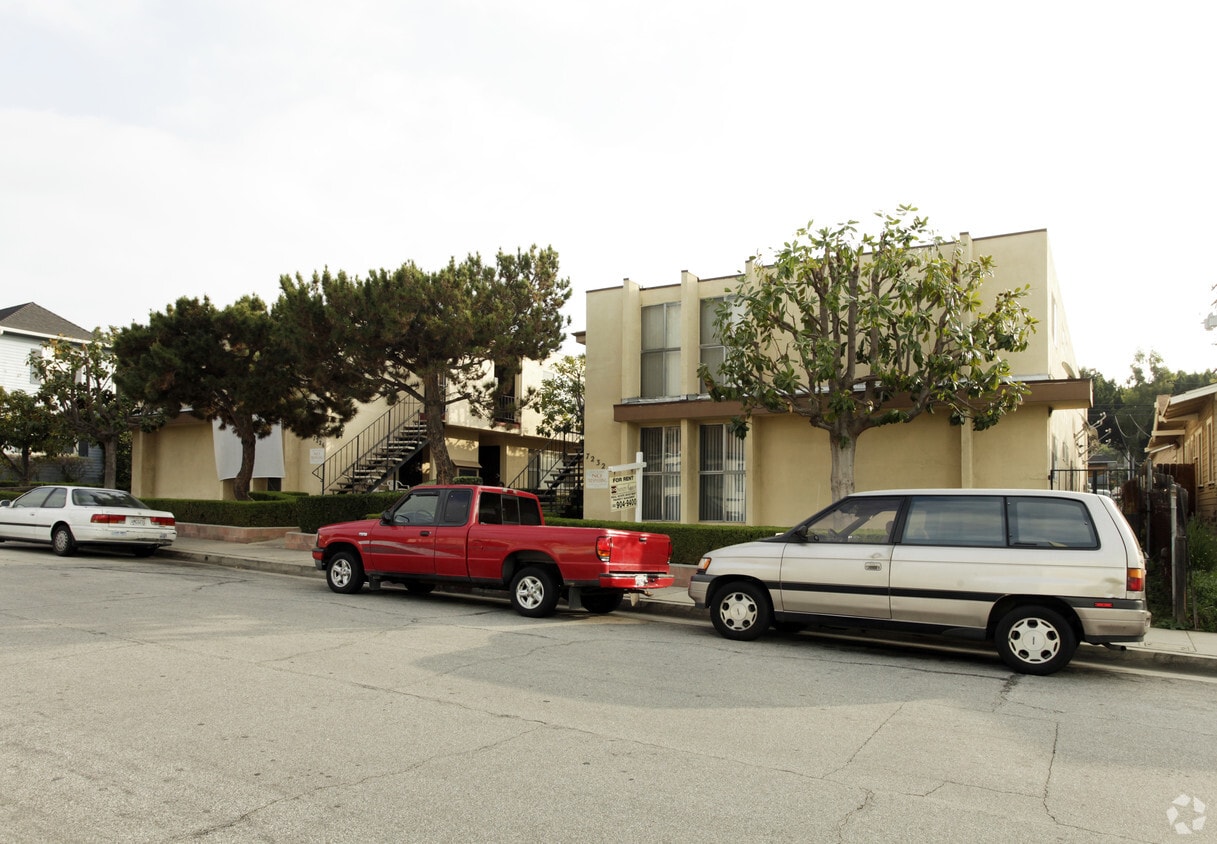 Primary Photo - Friends and Palmetto Apartments
