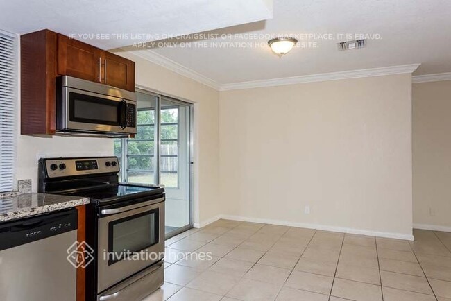 Building Photo - 1270 SW 7th Ave