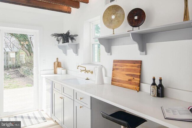 Foto del edificio - 320 Iona Ave