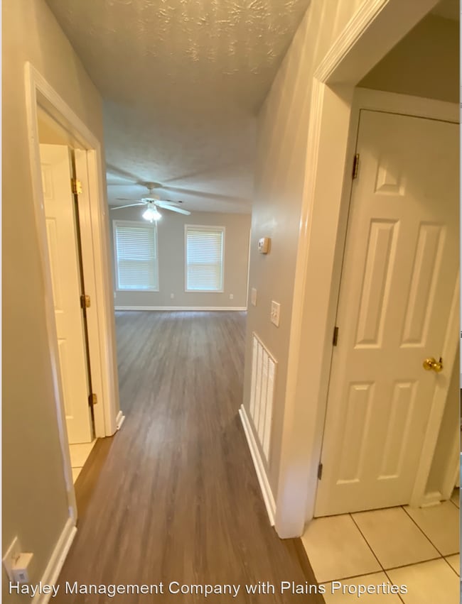 Building Photo - 2 br, 2.5 bath House - 2428 E. University ...