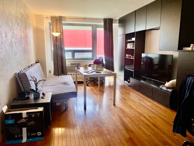 Foto del edificio - 6125 97th St