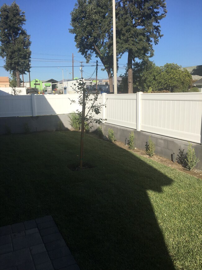 Foto del edificio - 6731 Kraft Ave