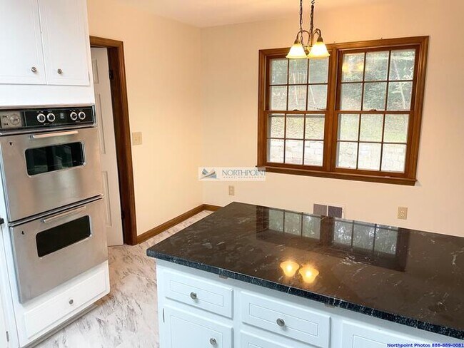 Foto del edificio - Live in Comfort & Style – 5BR/3.5BA Home w...