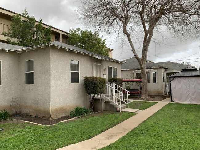 Foto del edificio - 1026 Elm Ave