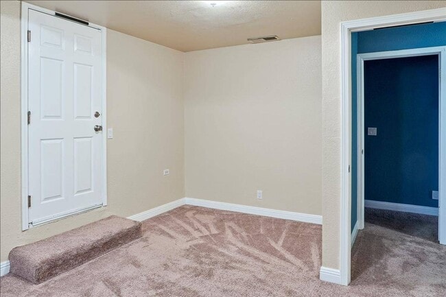 Building Photo - Fabulous 2 bed Plus Den, 1 bath in San Francisco (Downstairs Unit)