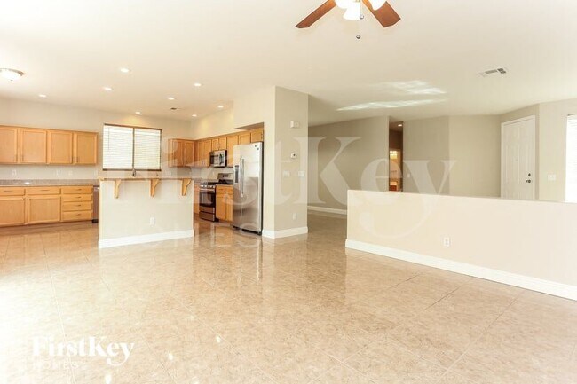 Foto del edificio - 6857 N Campbell Rd