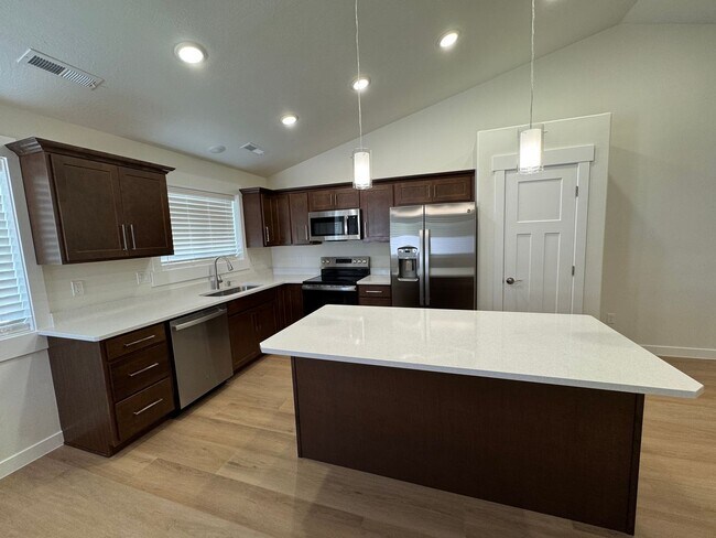 Foto del edificio - Brand New Construction - 3 bedroom- 2 bath...