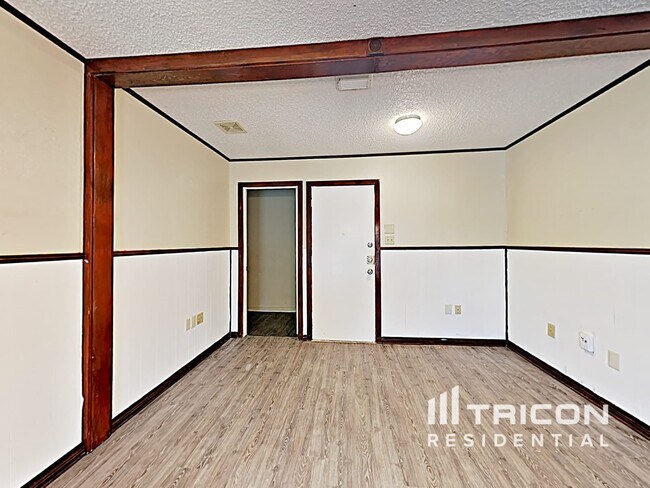 Foto del edificio - 8015 Chestnut Barr Dr