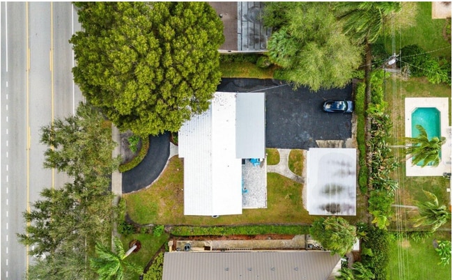 Foto del edificio - 908 Prosperity Farms Rd