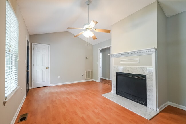 Foto del edificio - 737 E Maple Ln