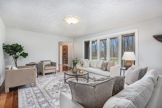 Foto del edificio - Pet-Friendly 4 Bed, 2.5 Bath Home with Lak...
