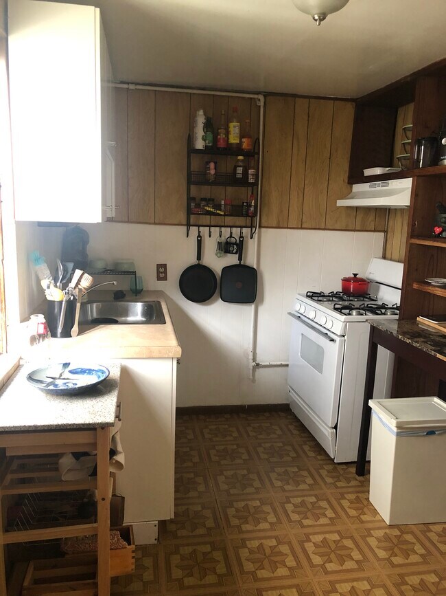 Kitchen - 270 Fowler Ave