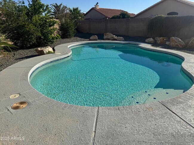 Foto del edificio - 5437 W Wahalla Ln