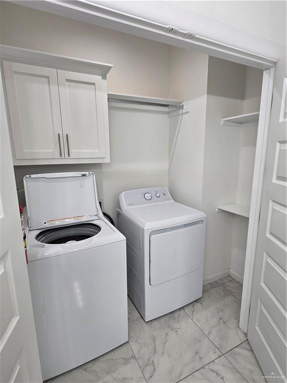 Building Photo - 14 W Woodson Dr