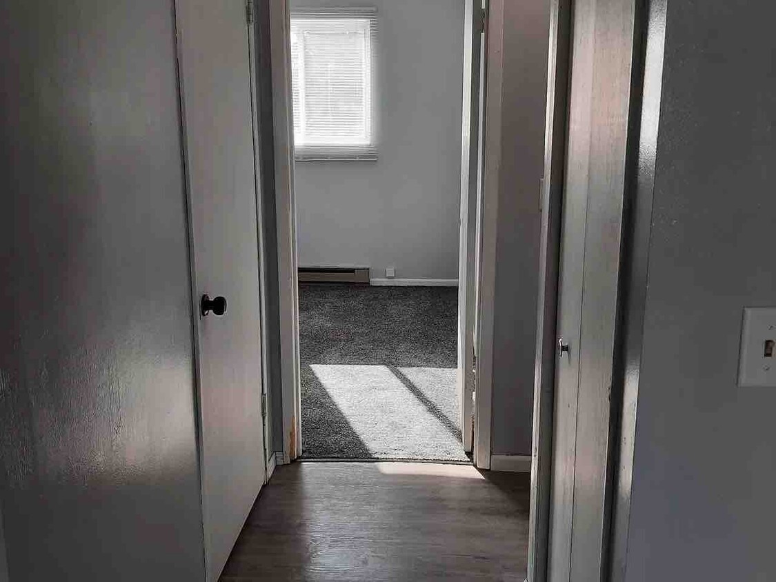 Foto principal - 107 S John St