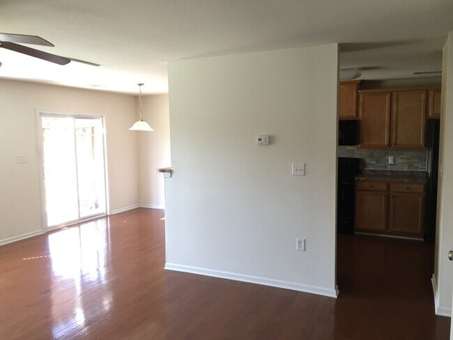 Foto del edificio - Delightful 4bd/2.5bth home