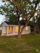 Building Photo - 702 Rosedale St