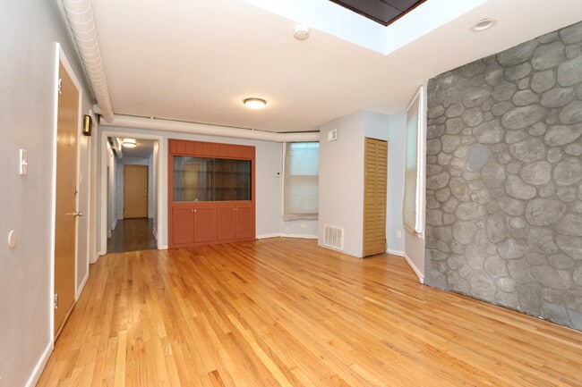 Building Photo - 2513 N Lowell Ave