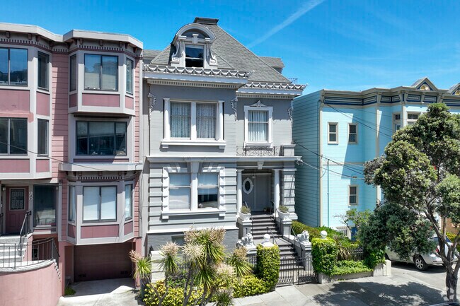 Alternate exterior - 140 Divisadero St