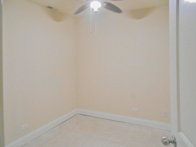 Foto del edificio - 3715 N Wilton Ave