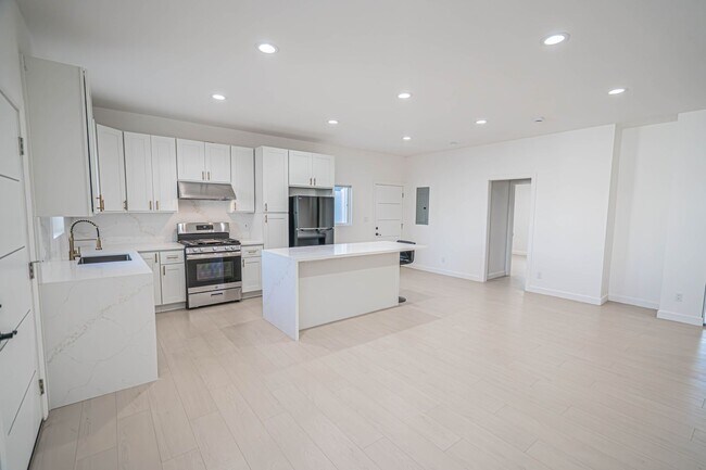 Foto del edificio - Stunning 3-Bedroom Single-Story ADU in Granada Hills!