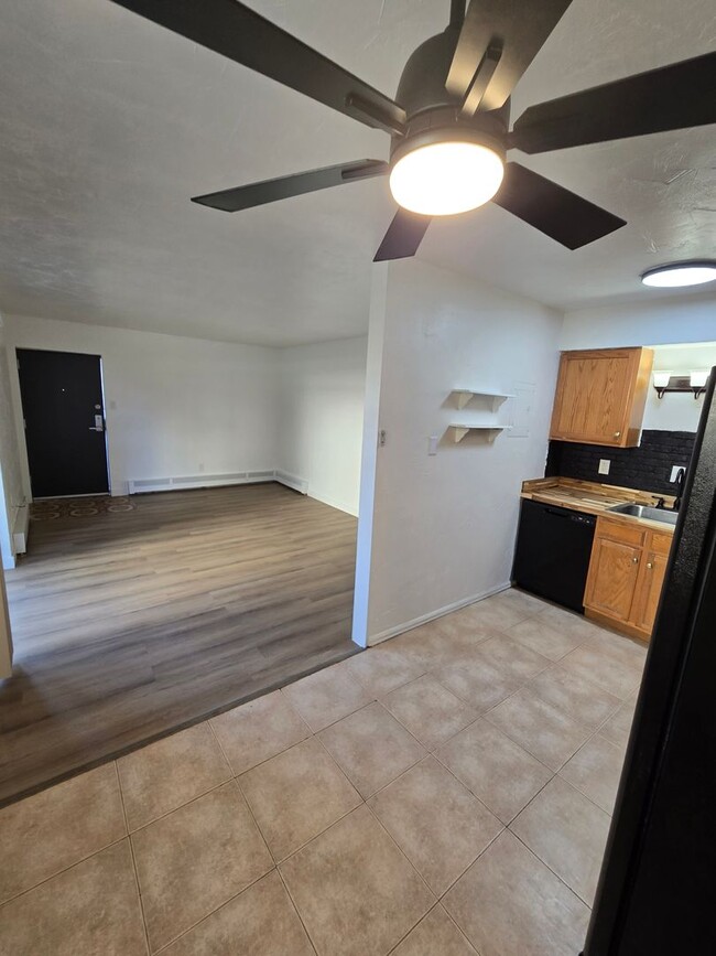 Building Photo - 2 Bedroom 2 bathroom condo located in Whea...