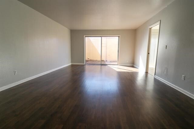Foto del edificio - 5725 Townhouse Ln