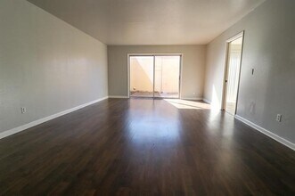 Building Photo - 5725 Townhouse Ln
