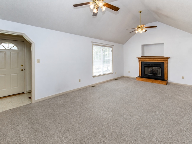 Foto del edificio - Charming 3BR/2BA One-Level Home with Vaulted Ceilings — Minutes to Fort Gregg-Adams — $1,795/mo!