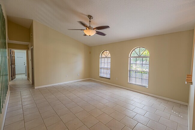 Foto del edificio - 409 SW Whitmore Dr