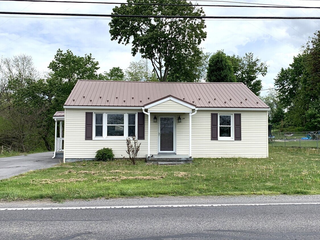 Primary Photo - CONTRACT PENDING!! 2 bed/1 bath single fam...