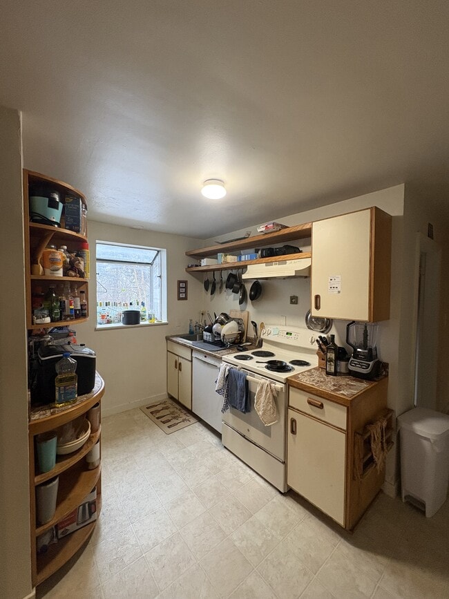 Building Photo - 525 E Pleasant St