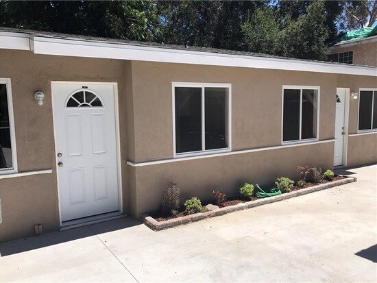 Parte frontal de la unidad - 882 Euclid N Ave