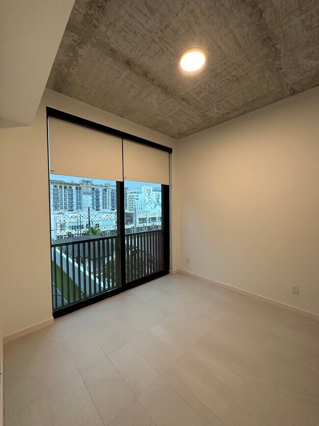 Foto del edificio - 2724 NW 1st Ave