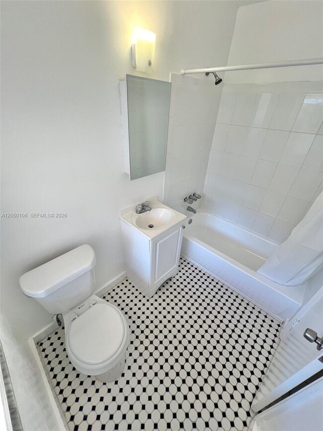 Foto del edificio - 710 NE 85th St