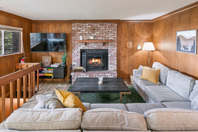 Building Photo - 26609 Valley View Dr