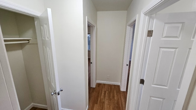 Building Photo - 915 S Ardmore Ave