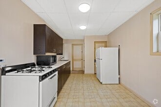 Building Photo - 133 Glenmore Ave
