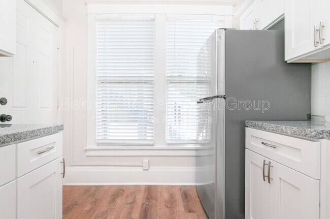 Building Photo - 606 S Park Ave