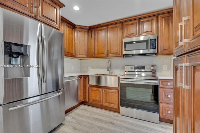Foto del edificio - 1631 NE 114th St
