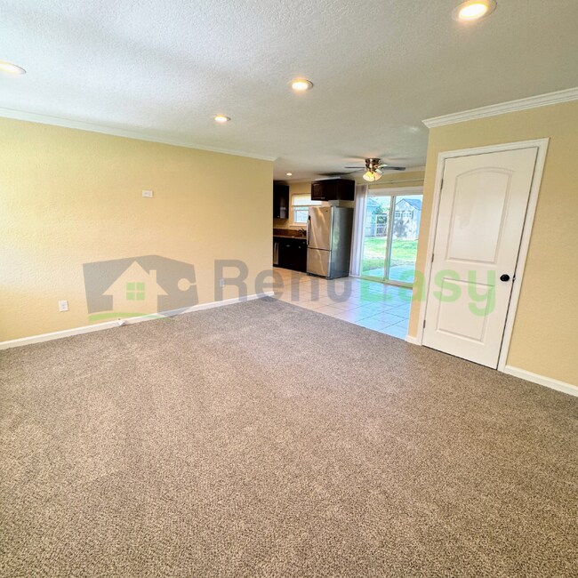 Foto del edificio - 949 Redwood Cir