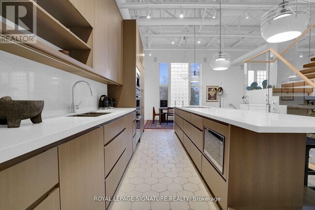 Photo du bâtiment - 676 Richmond St W