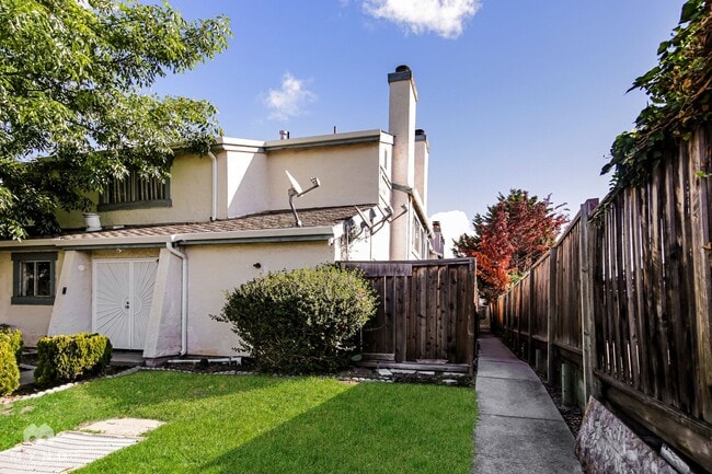 Building Photo - 720 Dempsey Rd