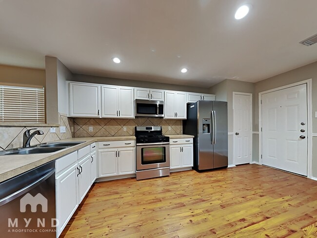 Building Photo - 3523 Avalon Castle Dr