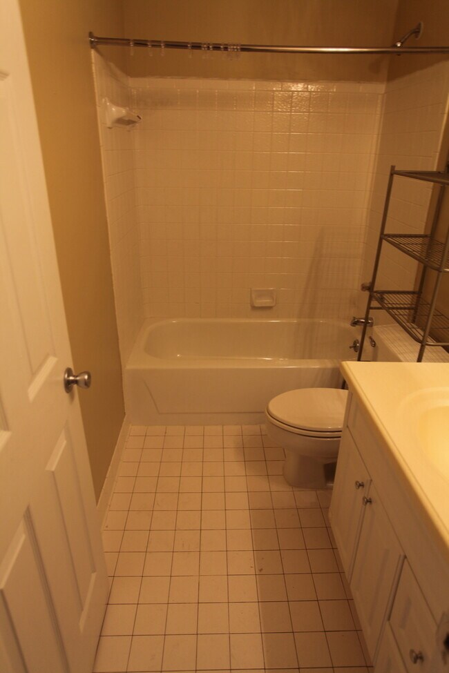 Foto del edificio - Lakewood Commons Apartment Available June 2026!