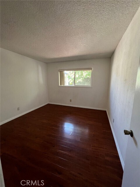 Foto del edificio - 8853 Longden Ave