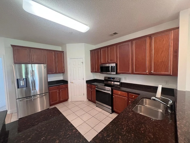 Building Photo - 5063 Glenbrook Dr