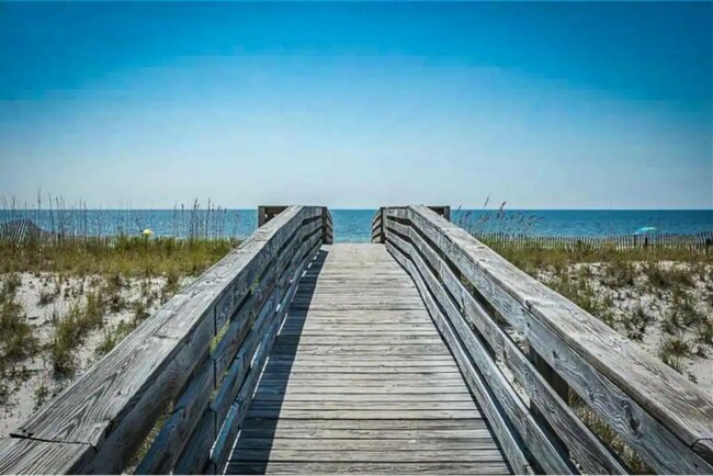 Foto del edificio - 1832 W Beach Blvd
